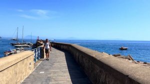 Позитано утопическая деревня на склоне горы прогулка по Италии