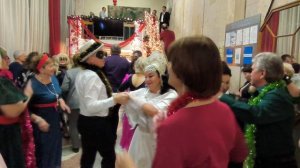 Новогодний снег.