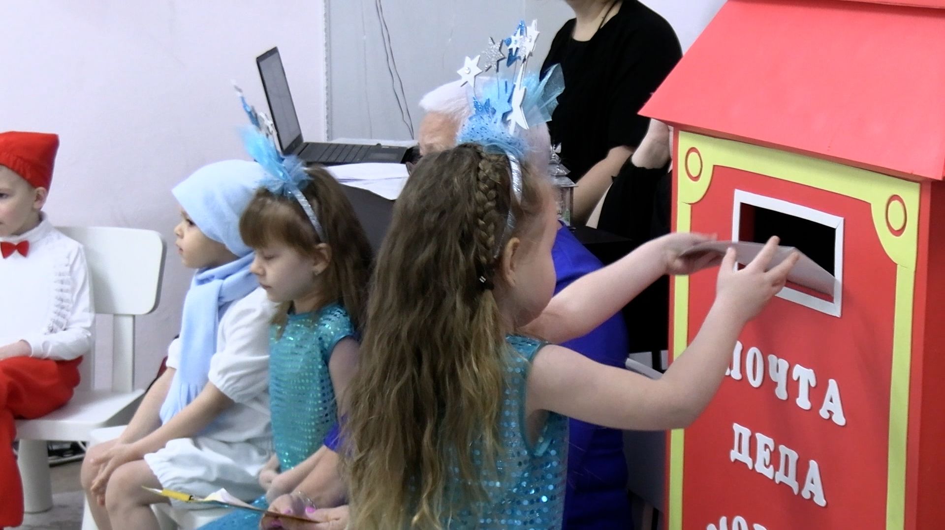 Новогодний утренник в детском садике 1-2 смотреть онлайн