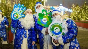 Парад «МИРовых» Дедов Морозов в Москве: викторины, подарки и новогоднее настроение