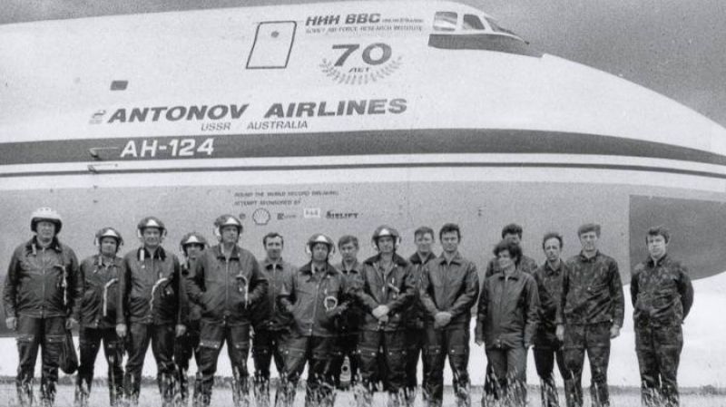 Совершил первый полет самолет Ан-124 «Руслан» смотреть онлайн