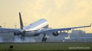 Эйрбас А330 Delta Airlines приземлился на рассвете в аэропорту Схипхол, Амстердам.
