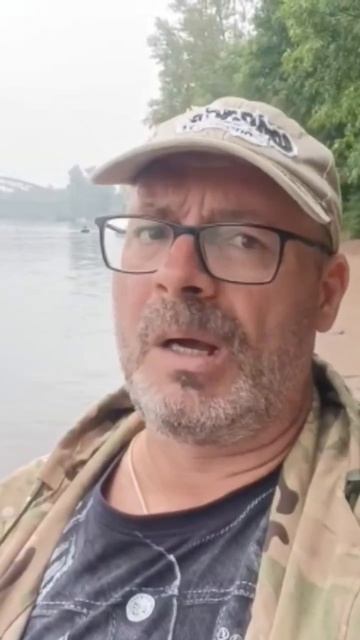 Рыбачу, клёв есть 😀 смотреть онлайн