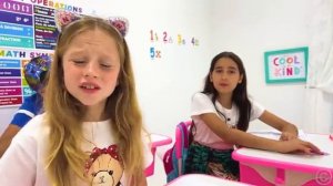 Настя и Эвелин спасают учителя [get.gt]