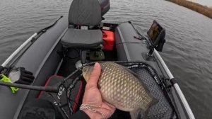 ОПУСТИЛ КАМЕРУ, А ЕГО ТУТ ТОННЫ! КАРАСИ МОНСТРЫ ОДИН ЗА ОДНИМ! Рыбалка зимой 2025