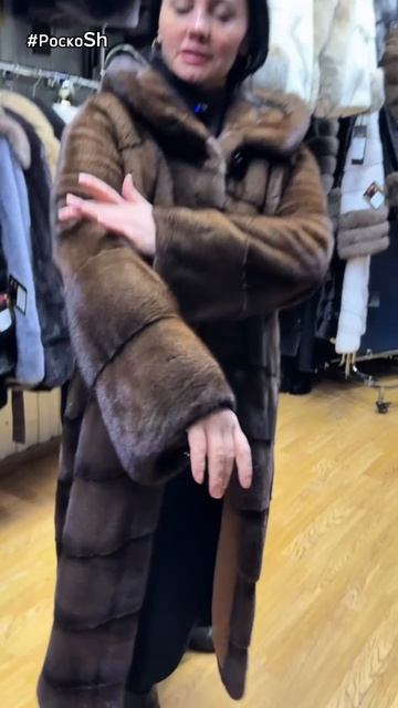 Роскошные длинные шубы у Наиры смотреть онлайн