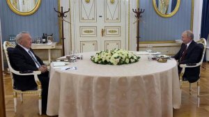 Владимир Путин в Кремле провел встречу с первым президентом Казахстана Нурсултаном Назарбаевым.