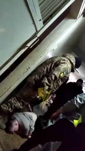 В Полтавском ТЦК издеваются над пойманными ухилянтами смотреть онлайн