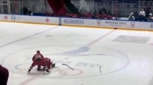 Лукашенко сбили с ног во время хоккейного матча