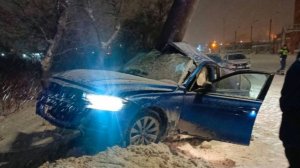 В Стерлитамаке автомобиль BMW врезался в столб, погиб пассажир