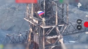 Военнослужащий Дед Мороз развернул флаг России в Димитрове