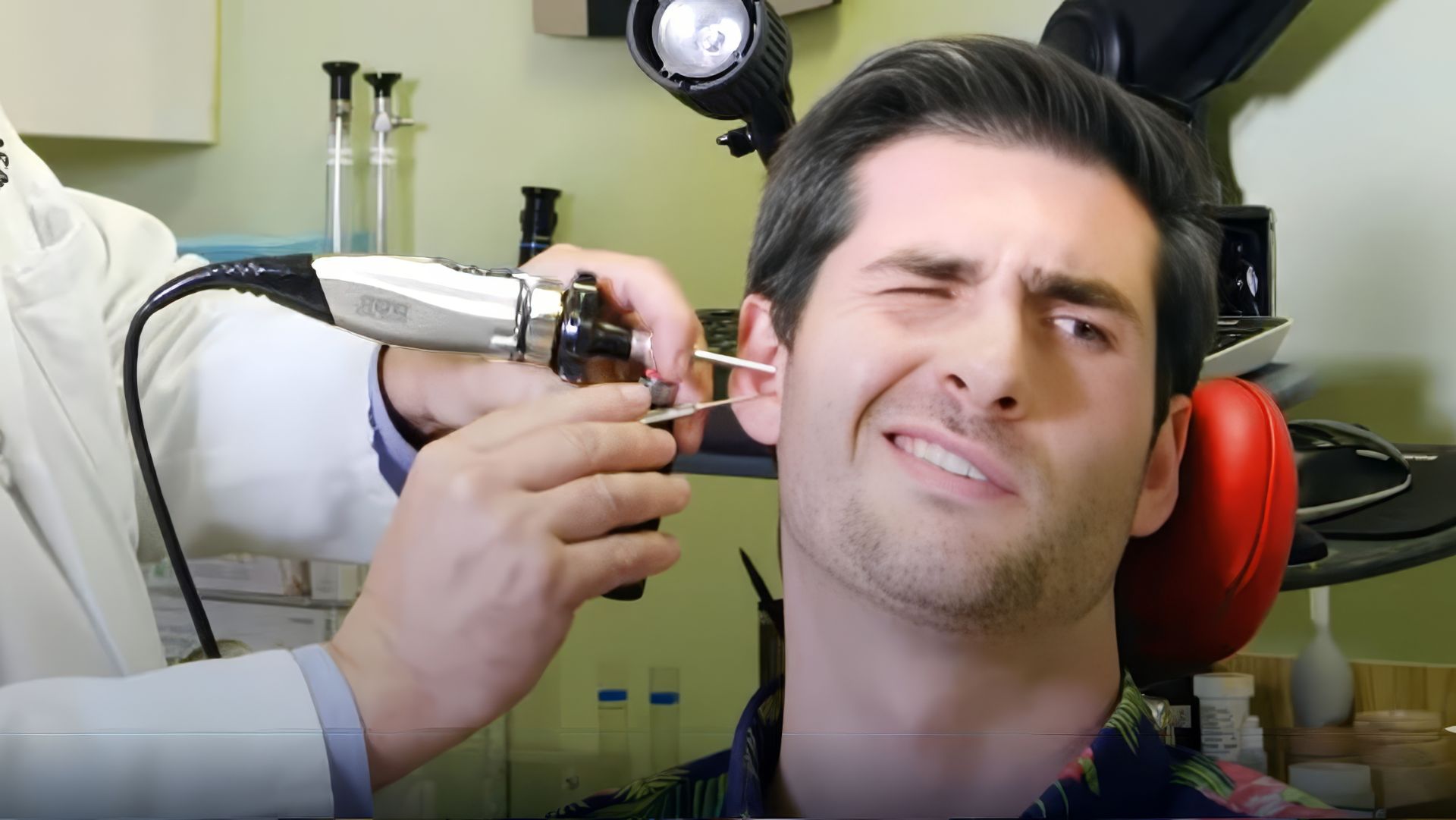 СЕРА ИЗ УХА ЧЕЛОВЕКА ПОД МИКРОСКОПОМ смотреть онлайн