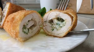 Идеальная закуска на праздничный стол. Рулетики с уникальной начинкой. Рулетики из куриного филе.