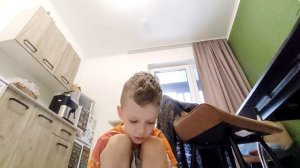 Я сделал цветок из цветной бумаги