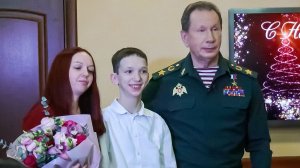 Виктор Золотов встретился с детьми росгвардейцев и вручил им новогодние подарки