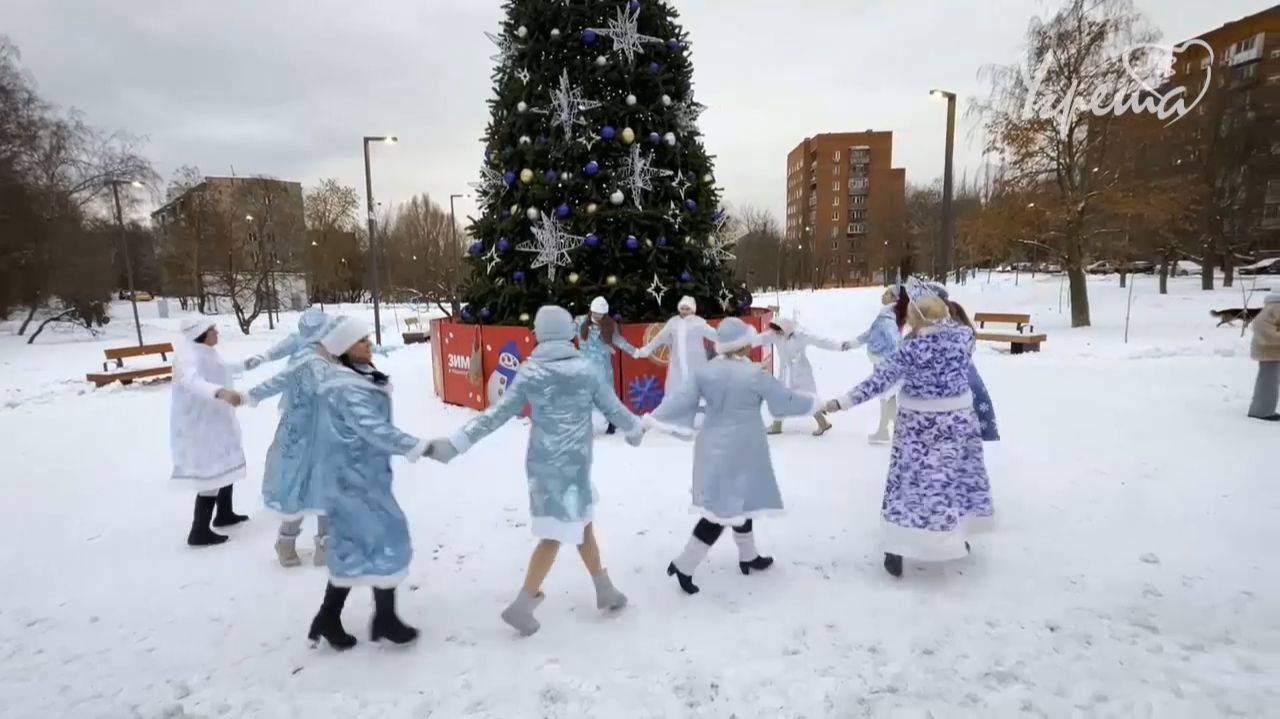 Новогодний флешмоб Снегурочек смотреть онлайн