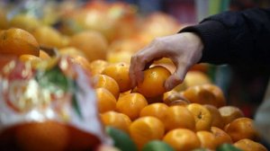 В Подмосковье задержали съевшего мандарины в закрытом магазине мужчину