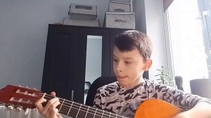 бой галоп на гитаре и песня перемен кино