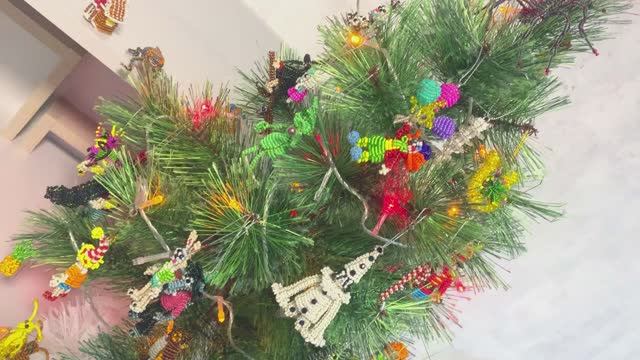 Игрушки из бисера на ёлку / Как украсить ёлку / Объёмное бисероплетение / Красивые фигурки из бисера смотреть онлайн