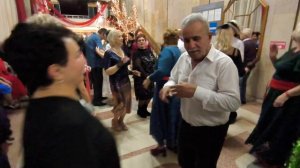 А музыка играет громко.... 28.22.25.