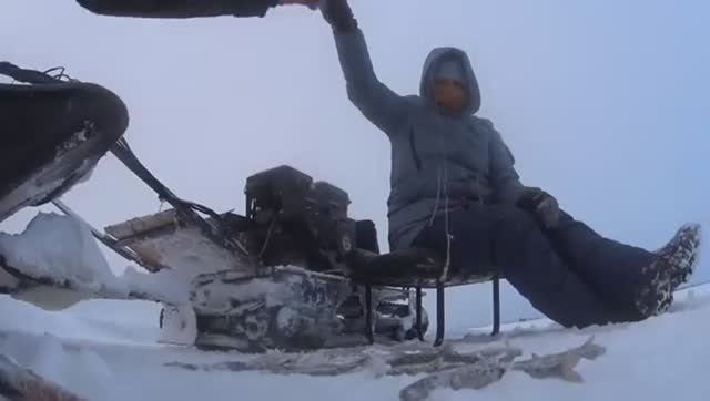 Нянька как стала махать удочкой! Всю Корюшку переманила к себе!Рыбалка на Белом море зимой! смотреть онлайн