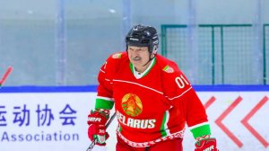 Лукашенко сбили с ног во время хоккейного матча