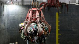 Мусоросжигательный завод запустили в Бишкеке. Как отходы превращаются в электричество?