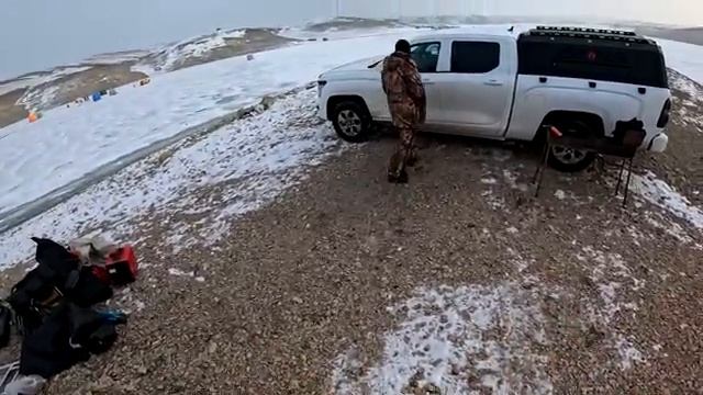 БЕШЕНЫЙ КЛЁВ ПО ПЕРВОМУ ЛЬДУ!!! Жерлицы стреляют одна за одной! РЫБАЛКА ПО ПЕРВОМУ ЛЬДУ! смотреть онлайн