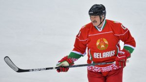 Растяжение: Лукашенко рассказал о падении во время хоккейного матча