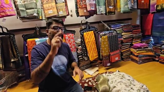 Нужно выбрать 50 сари! Не просто, глаза разбегаются от красоты!!! Путтапарти. Индия. смотреть онлайн