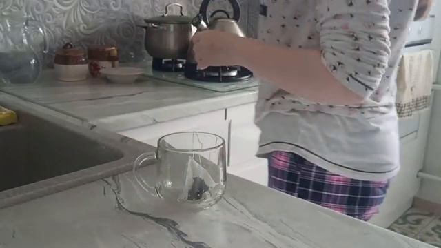 Уютная рутина с простым офисным работником смотреть онлайн