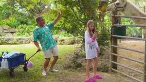 Настя учит свою подругу этикету