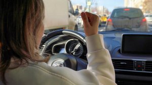 Пассажирка сломала нос таксистке после просьбы оплатить поездку в Приморье