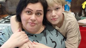 Вся семья дома. Домашние дела. Парикмахерская. Моем. Прибираем. Прогулка. Сын готовит. Роллы.