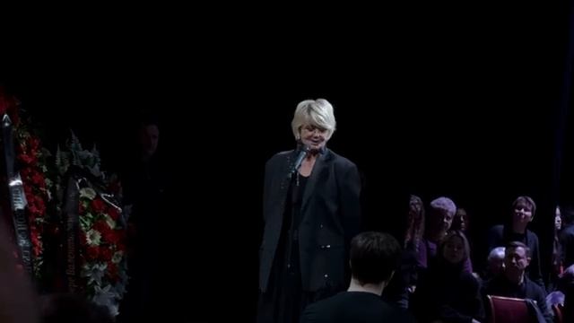 ОНА УШЛА КАК ХОТЕЛА … ЮЛИЯ МЕНЬШОВА ПРОЩАЕТСЯ С МАМОЙ / похороны Веры Алентовой смотреть онлайн