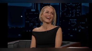 Джиллиан Андерсон о создании восковой фигуры, своём платье с вульвой и ...