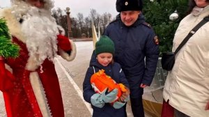 Великолукские транспортные полицейские приняли участие в благотворительном проекте «Ёлка желаний»