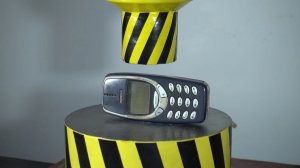 Гидравлический пресс против  самого крепкого телефона.