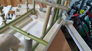 Стенд для попугаев.