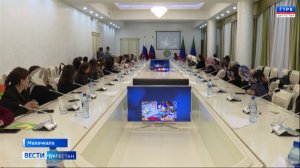 Султан Хамзаев наградил дагестанских педагогов в преддверии Нового года