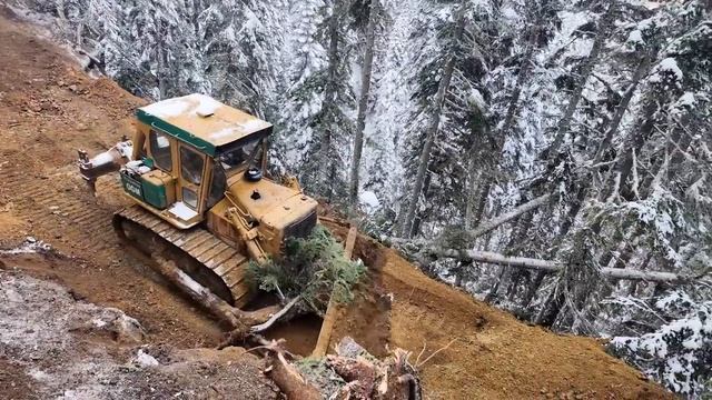Бульдозер CAT D7 — Зимняя работа, Часть 2. смотреть онлайн
