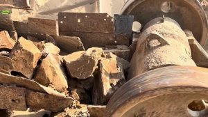 Строительство, дробление щебёнки