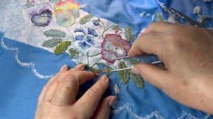 Анютины глазки, вышивка. Салфетка в подарок