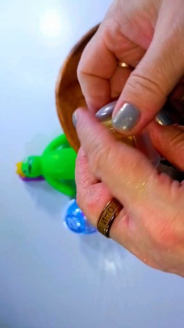 АСМР Распаковка Киндер сюрприз яйцо 🤯🤩🤯 смотреть онлайн