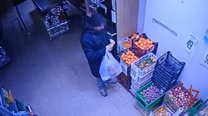 Предновогодняя лихорадка: в Подмосковье мужчина проник в магазин и объелся мандаринами