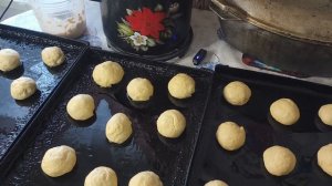 Стряпаю ватрушки с картошкой в русской печи.