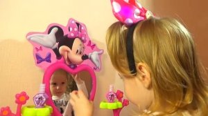 ИГРАЕМ В САЛОН КРАСОТЫ Минни Маус для детей [get.gt]