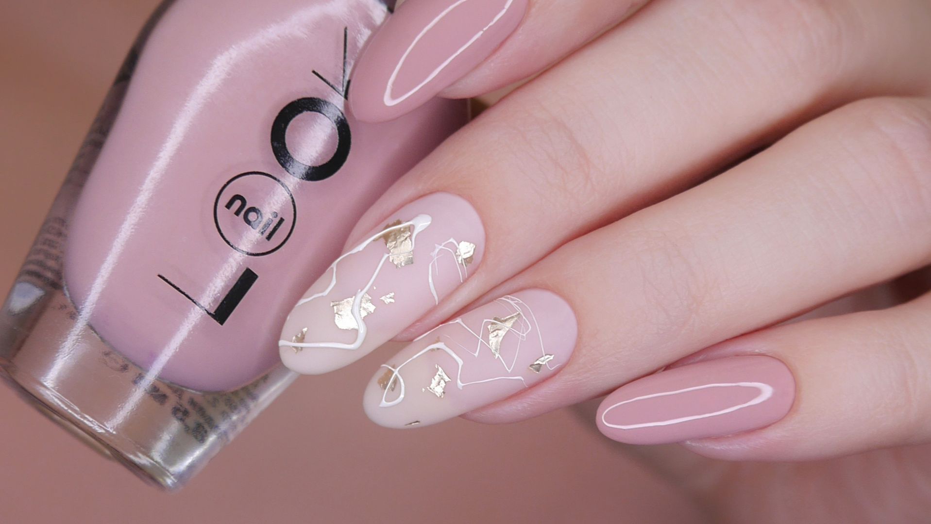 Нарядный дизайн в нежных тонах, паутинка обычным лаком смотреть онлайн