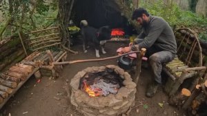 XAKAN _  Кэмпинг. Строит теплое убежище. .