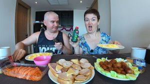 Мукбанг наш ОТДЫХ и наша жизнь как КОСТЬ в горле у некоторых! А мы КАЙФУЕМ в Таиланде и всё ПО. Обед